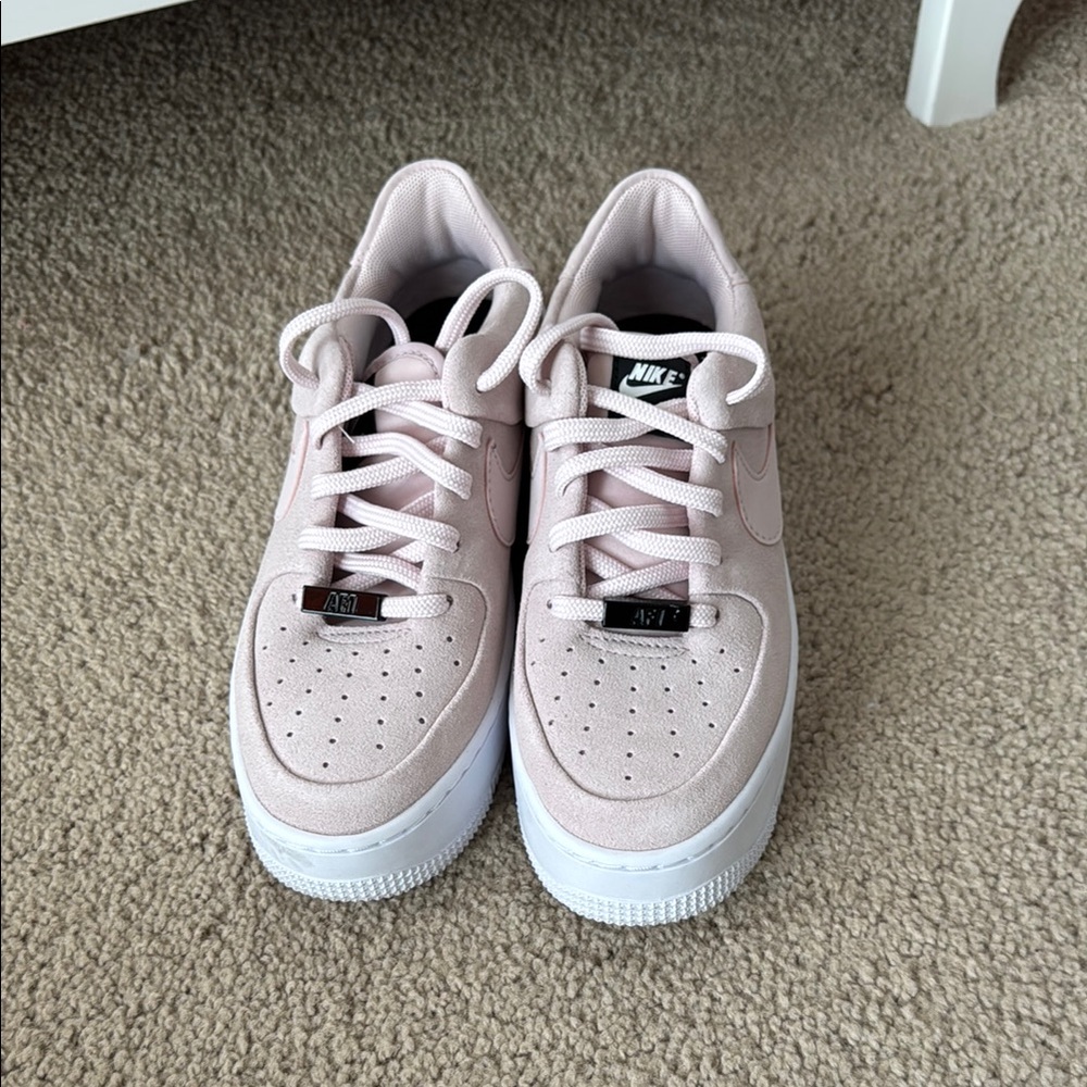 Nike AF1 Sage Low Pink Sneakers